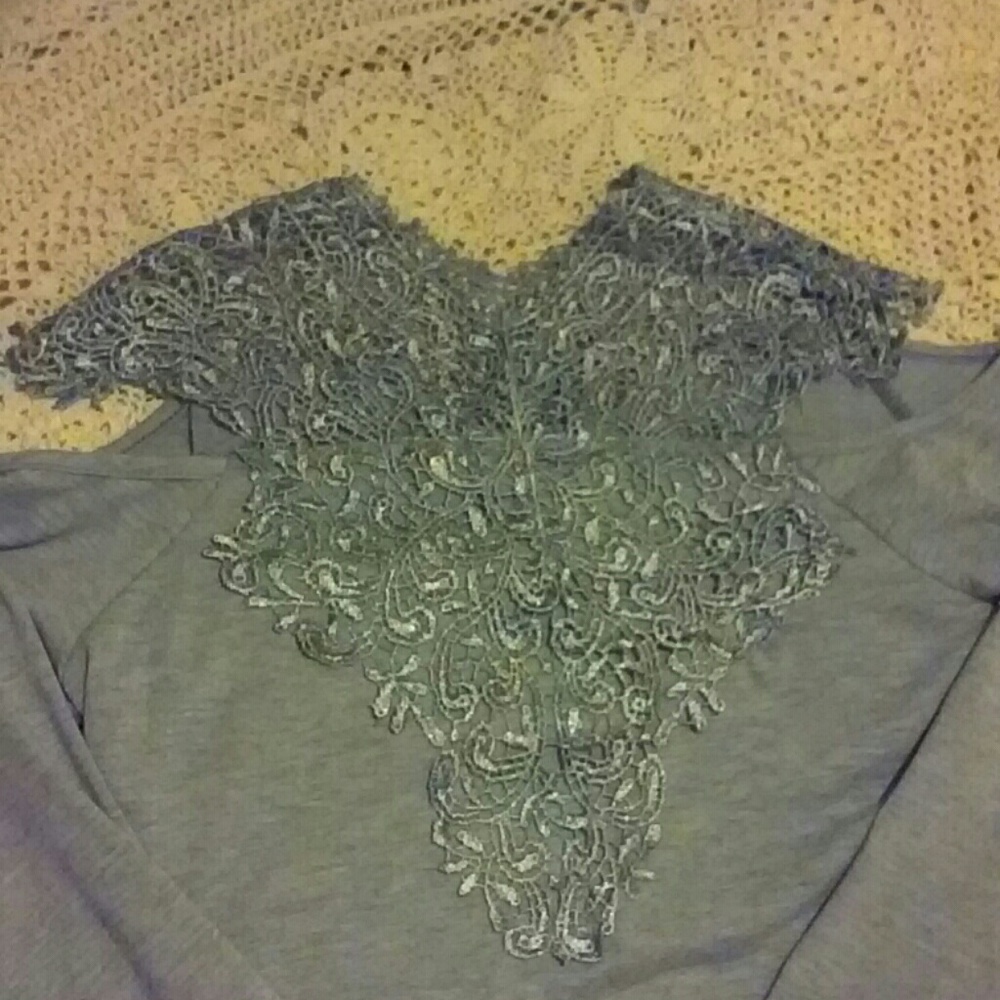 Yoins Lace Cold-ShoulderTop - Picture 4 of 6